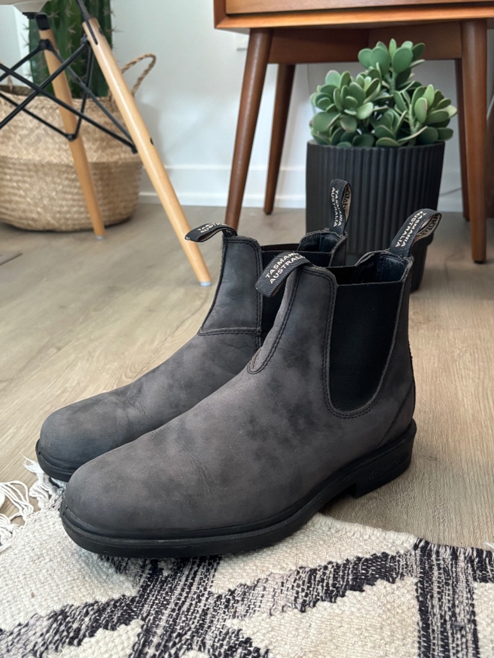 Blundstone Women’s Dress #1308 Rustic Black Chelsea Boot